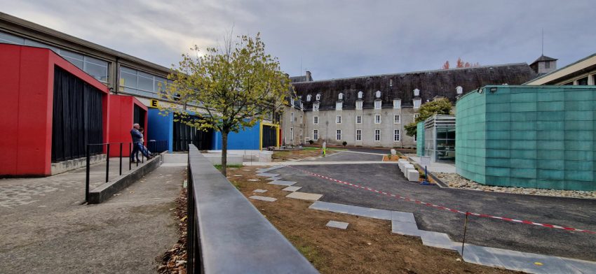 AMÉNAGEMENT DE LA COUR DES SCIENCES AU LYCÉE LOUIS BARTHOU À PAU