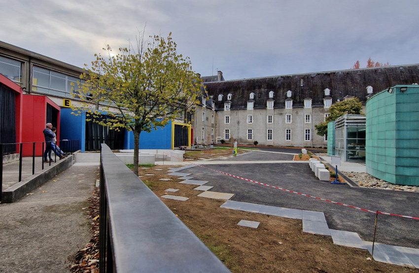 AMÉNAGEMENT DE LA COUR DES SCIENCES AU LYCÉE LOUIS BARTHOU À PAU